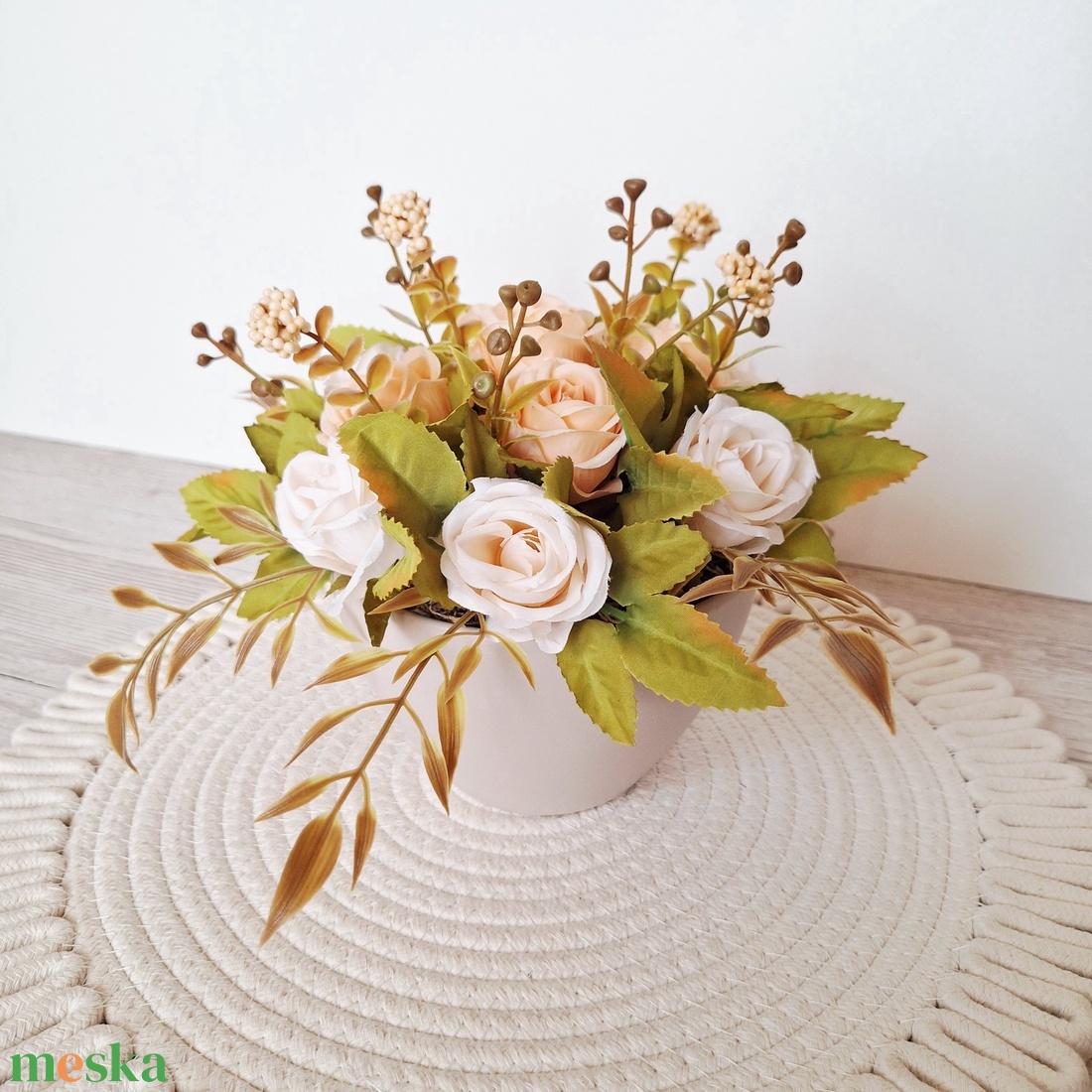 Asztaldísz rózsákkal - otthon & életmód - virágdekoráció - virágdíszek - asztali virágdísz - Meska.hu