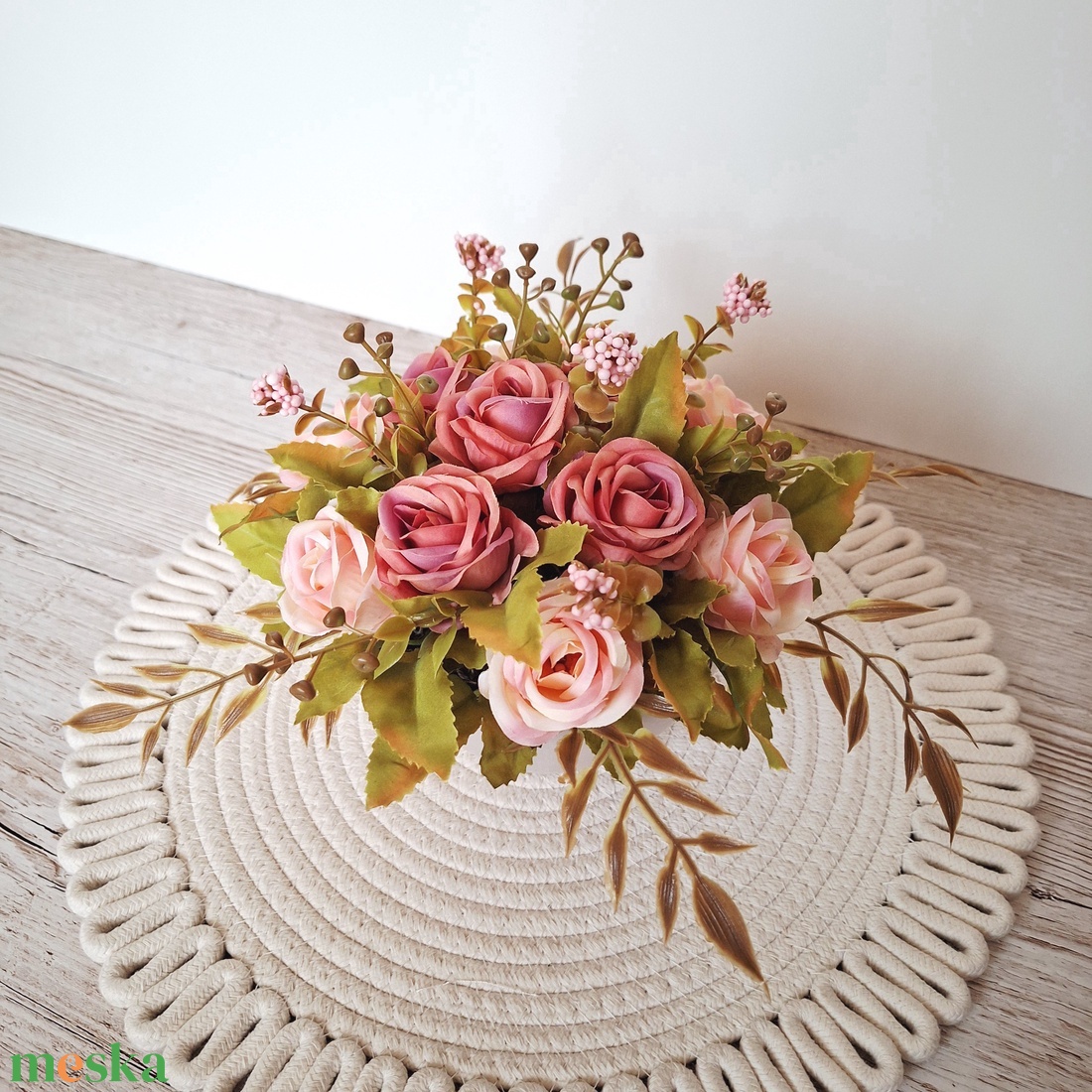 Asztaldísz rózsákkal - otthon & életmód - virágdekoráció - virágdíszek - asztali virágdísz - Meska.hu