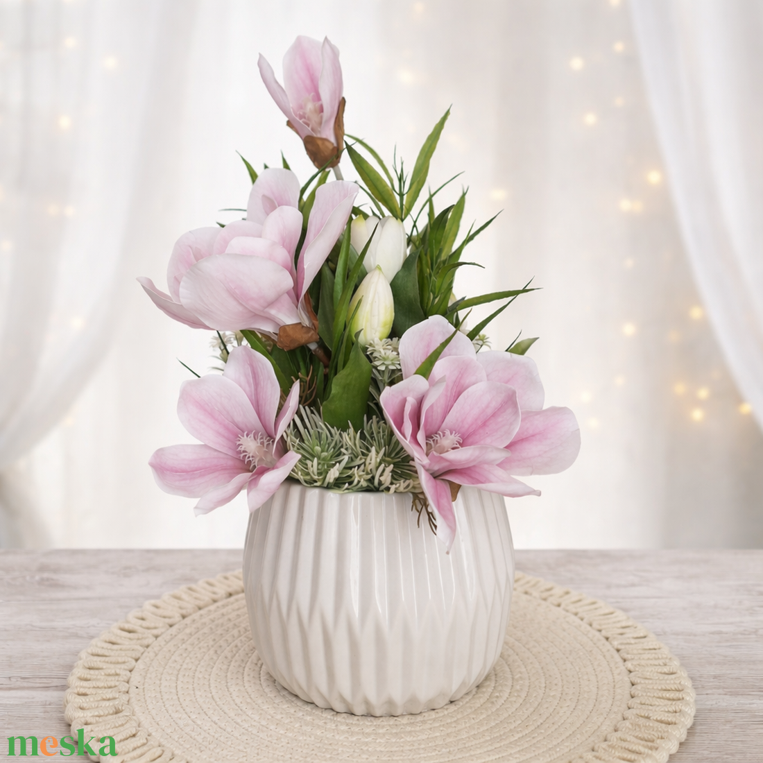 Tavaszi asztaldísz tulipánokkal és magnóliákkal - otthon & életmód - dekoráció - asztal és polc dekoráció - asztaldísz - Meska.hu