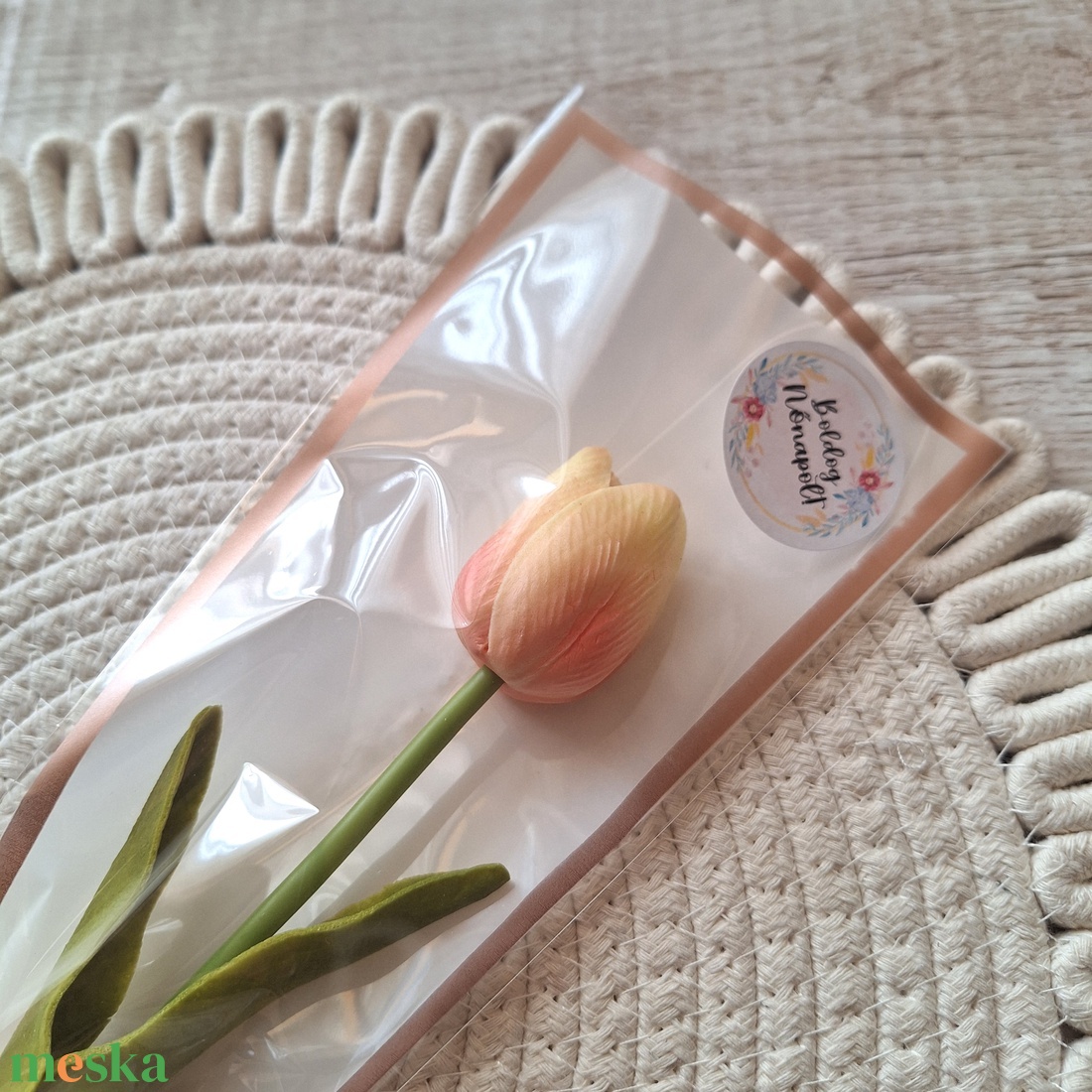 Szálas habgumi tulipán celofán csomagolásban-barack - otthon & életmód - virágdekoráció - virágok - szálas virág - Meska.hu