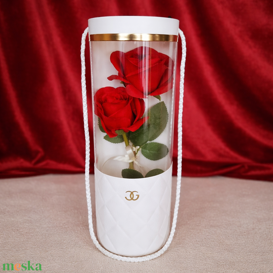 Élethű rózsa virág táskában-piros - otthon & életmód - virágdekoráció - virágok - virágbox - Meska.hu