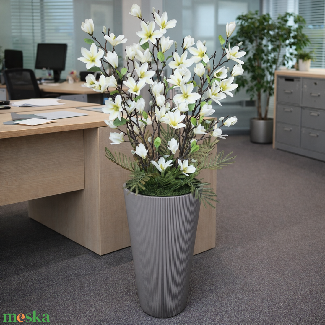 Magnólia dekoráció magas kaspóban - otthon & életmód - virágdekoráció - virágdíszek - virágdísz kaspóban - Meska.hu