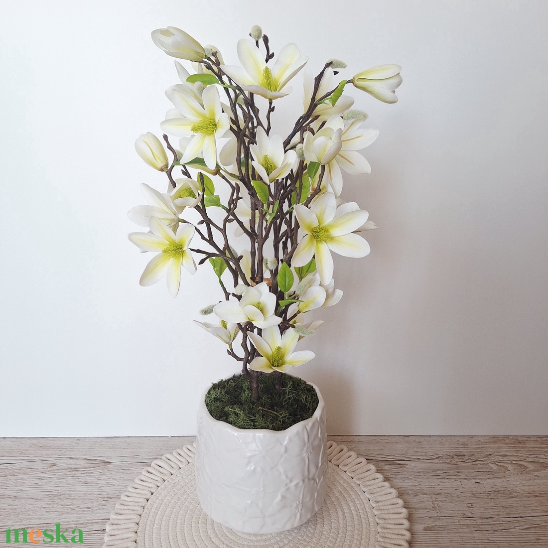 Sokvirágú magnólia kerámia kaspóban - otthon & életmód - virágdekoráció - virágdíszek - virágdísz kaspóban - Meska.hu