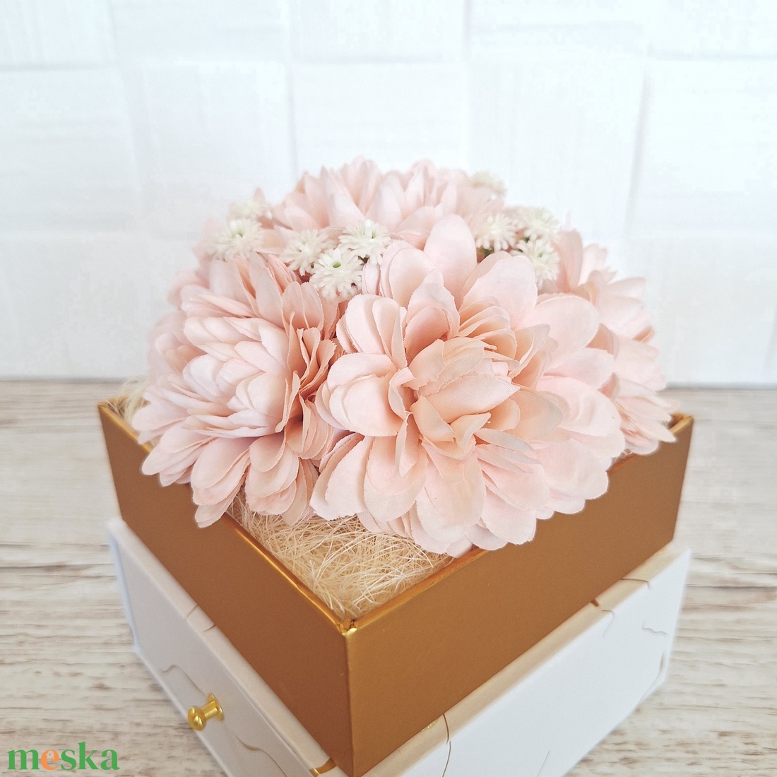 Kalap virágbox ballagásra - otthon & életmód - virágdekoráció - virágok - virágbox - Meska.hu