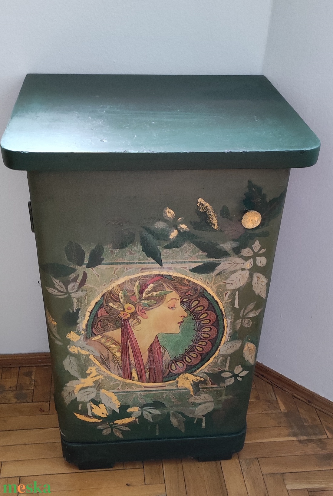 Mucha plakáttal díszített éjjeli szekrény - otthon & életmód - bútor - szekrény - Meska.hu