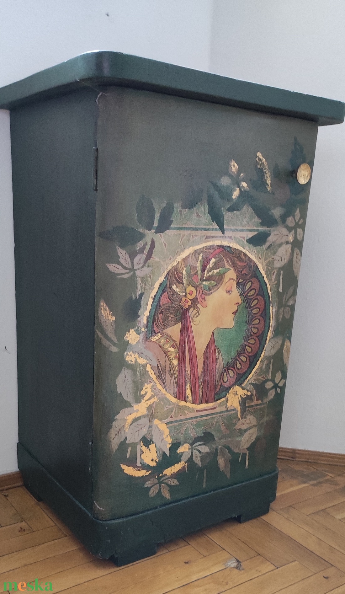 Mucha plakáttal díszített éjjeli szekrény - otthon & életmód - bútor - szekrény - Meska.hu