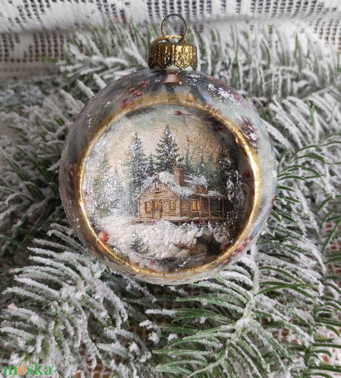 Homorú karácsonyi gömb decoupage technikával díszítve - karácsony - karácsonyi lakásdekoráció - karácsonyfadíszek - Meska.hu