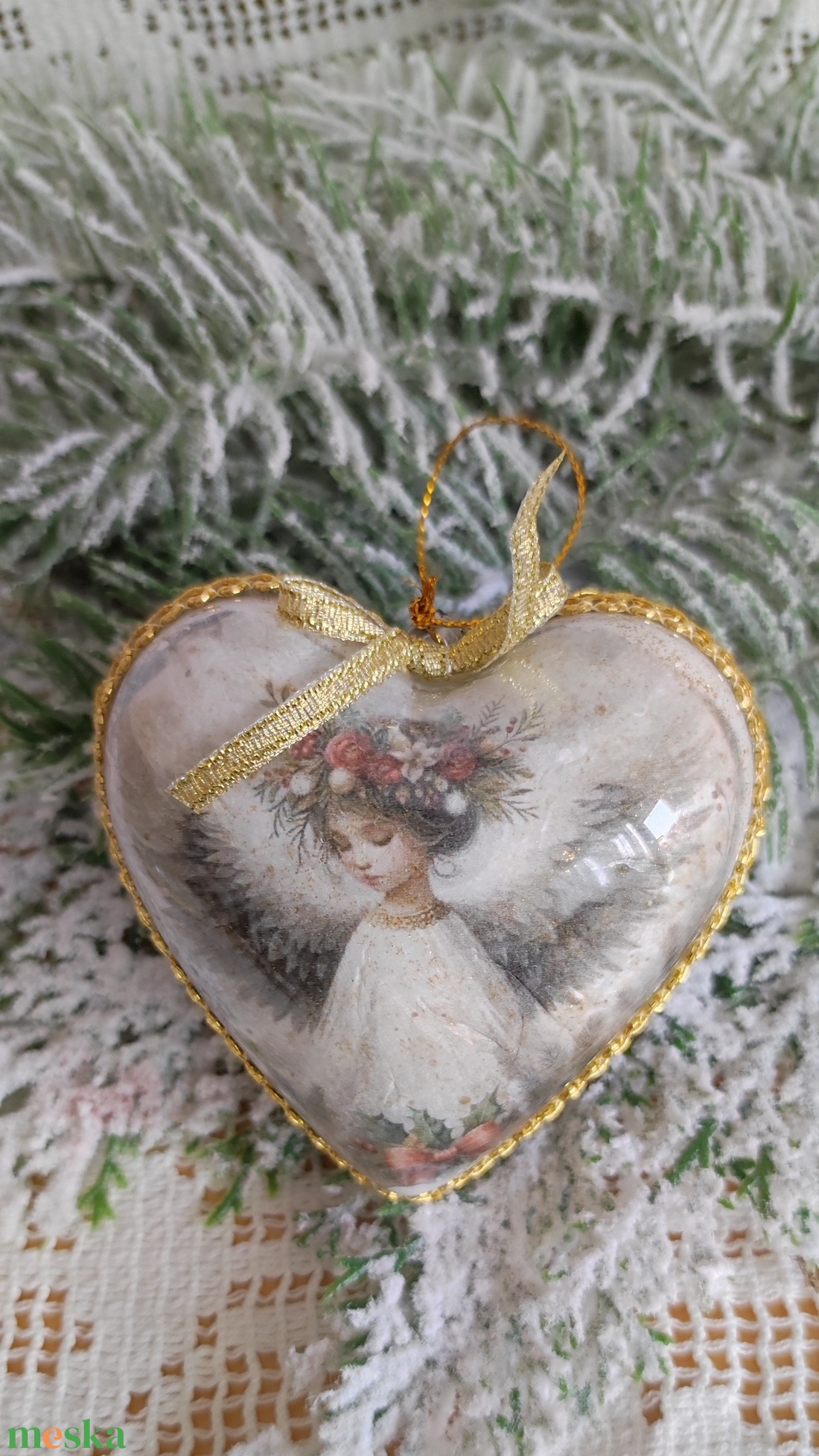 Szív alakú karácsonyfadísz bájos képekkel - karácsony - karácsonyi lakásdekoráció - karácsonyfadíszek - Meska.hu