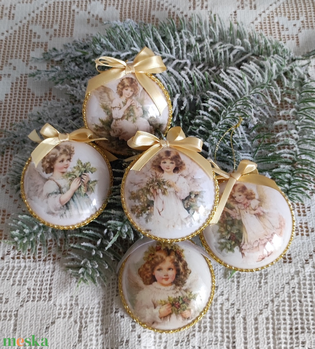 Medalion karácsonyfadísz angyalkákkal - karácsony - karácsonyi lakásdekoráció - karácsonyfadíszek - Meska.hu