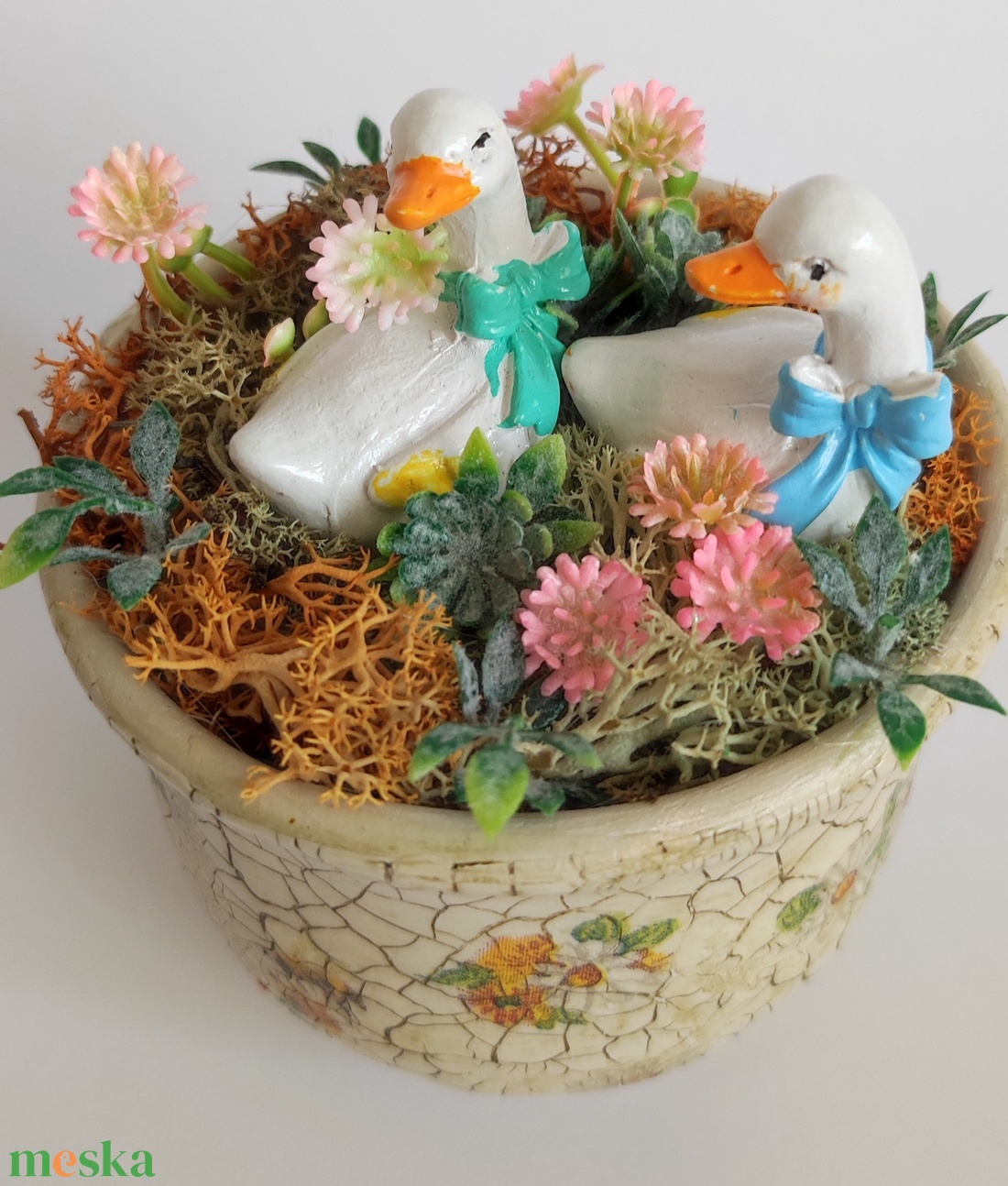 Húsvéti kislibák kerámia bögrében - ünnepi díszek, dekorációk - húsvéti díszek és dekorációk - húsvéti asztaldíszek - Meska.hu