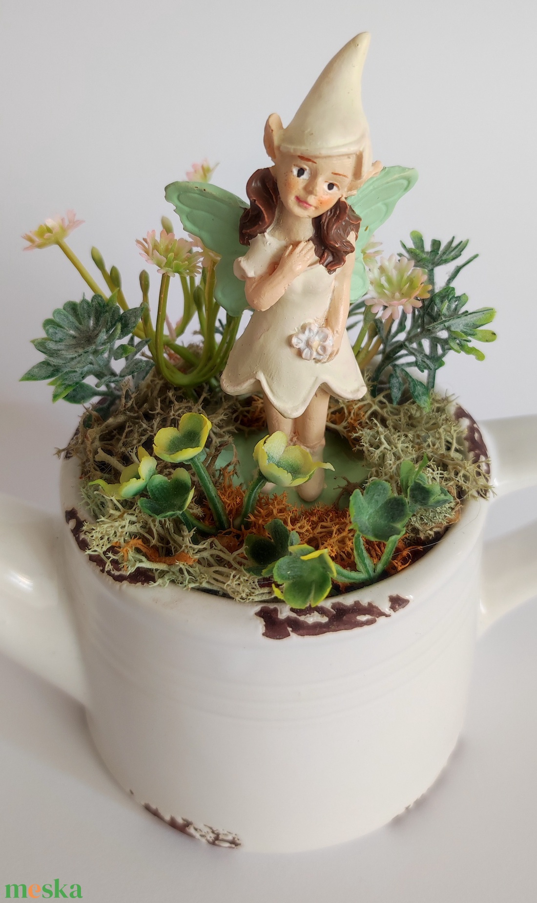 Tavasztündér kerámia locsolókannában - asztaldísz - ünnepi díszek, dekorációk - húsvéti díszek és dekorációk - húsvéti ablakdíszek - Meska.hu