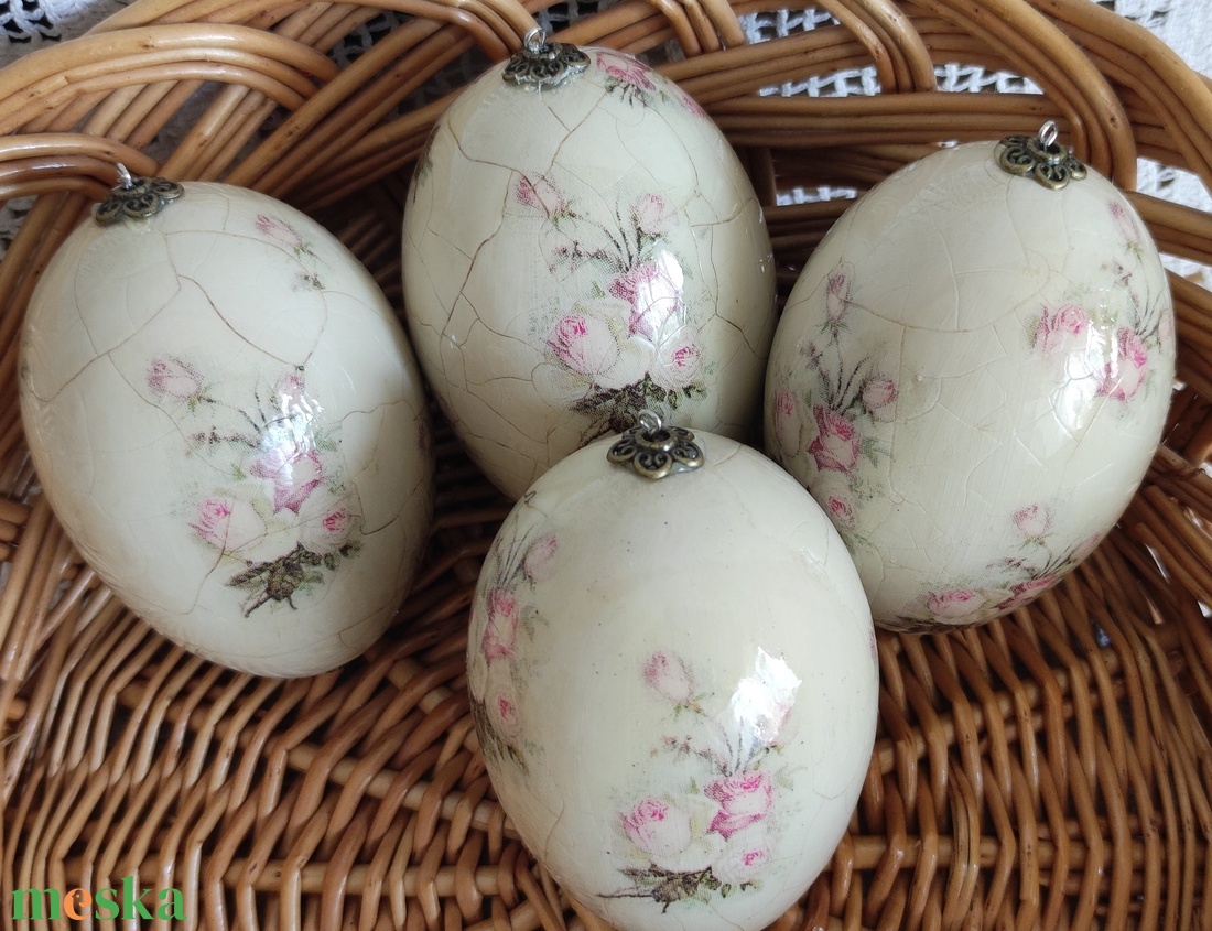 Kifújt lúdtojások rózsás díszítéssel - ünnepi díszek, dekorációk - húsvéti díszek és dekorációk - húsvéti tojás, hímestojás - Meska.hu