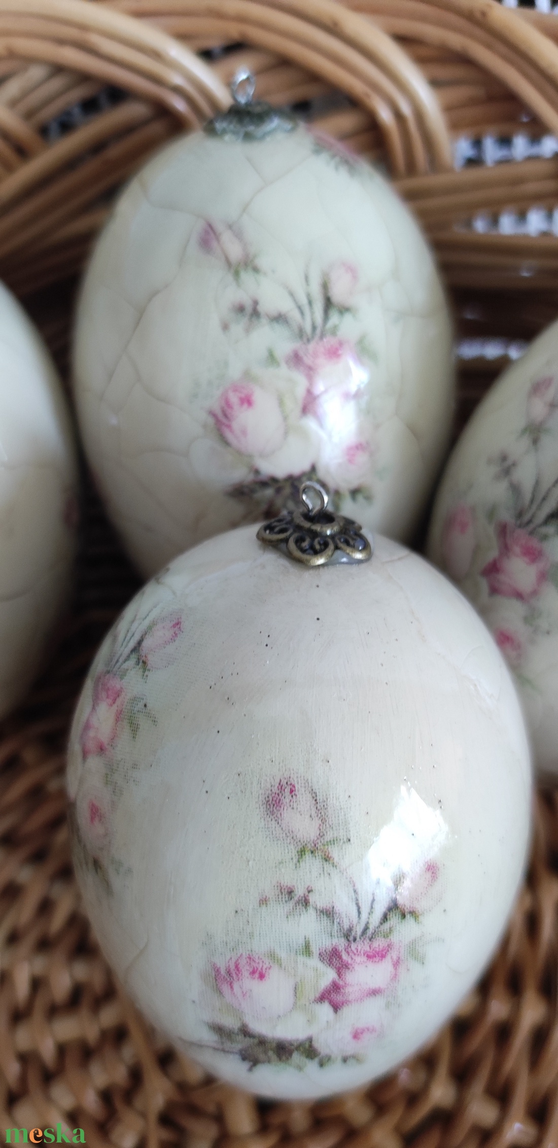 Kifújt lúdtojások rózsás díszítéssel - ünnepi díszek, dekorációk - húsvéti díszek és dekorációk - húsvéti tojás, hímestojás - Meska.hu