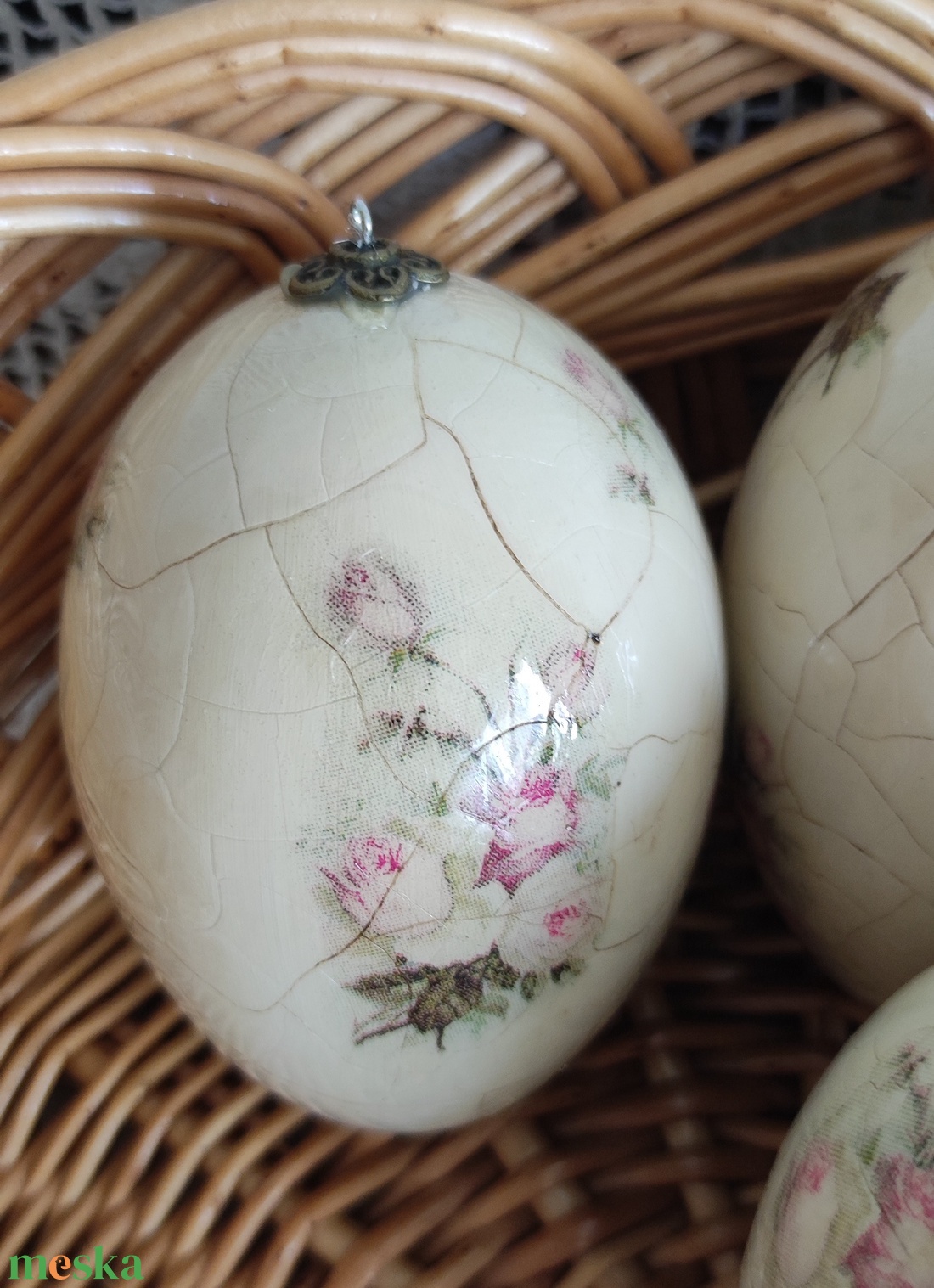 Kifújt lúdtojások rózsás díszítéssel - ünnepi díszek, dekorációk - húsvéti díszek és dekorációk - húsvéti tojás, hímestojás - Meska.hu