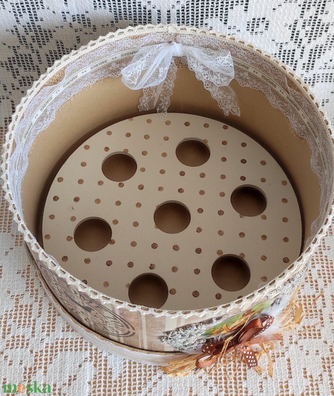 Egyedi, kör alakú vintage tojástartó - ünnepi díszek, dekorációk - húsvéti díszek és dekorációk - húsvéti tojástartó - Meska.hu