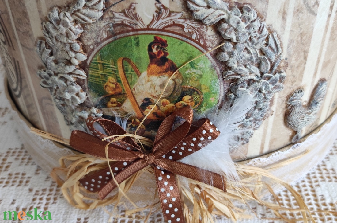 Egyedi, kör alakú vintage tojástartó - ünnepi díszek, dekorációk - húsvéti díszek és dekorációk - húsvéti tojástartó - Meska.hu