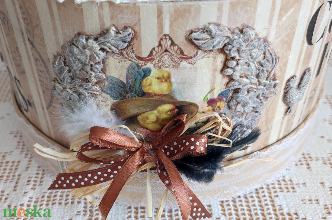Egyedi, kör alakú vintage tojástartó - ünnepi díszek, dekorációk - húsvéti díszek és dekorációk - húsvéti tojástartó - Meska.hu