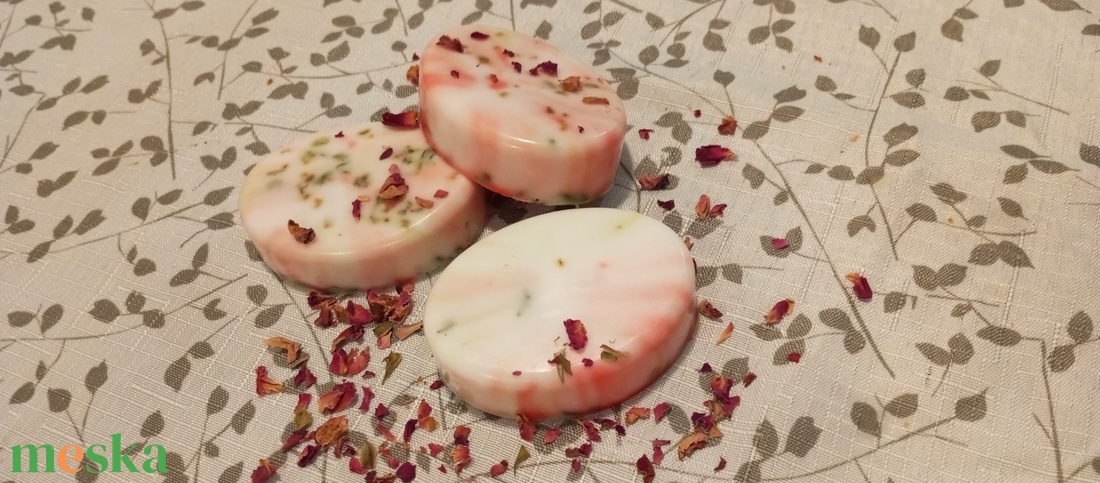 Rózsaszirmos szappan  - szépségápolás - szappan & fürdés - kézműves szappan - Meska.hu Rózsaszirmos szappan  - szépségápolás - szappan & fürdés - kézműves szappan - Meska.hu