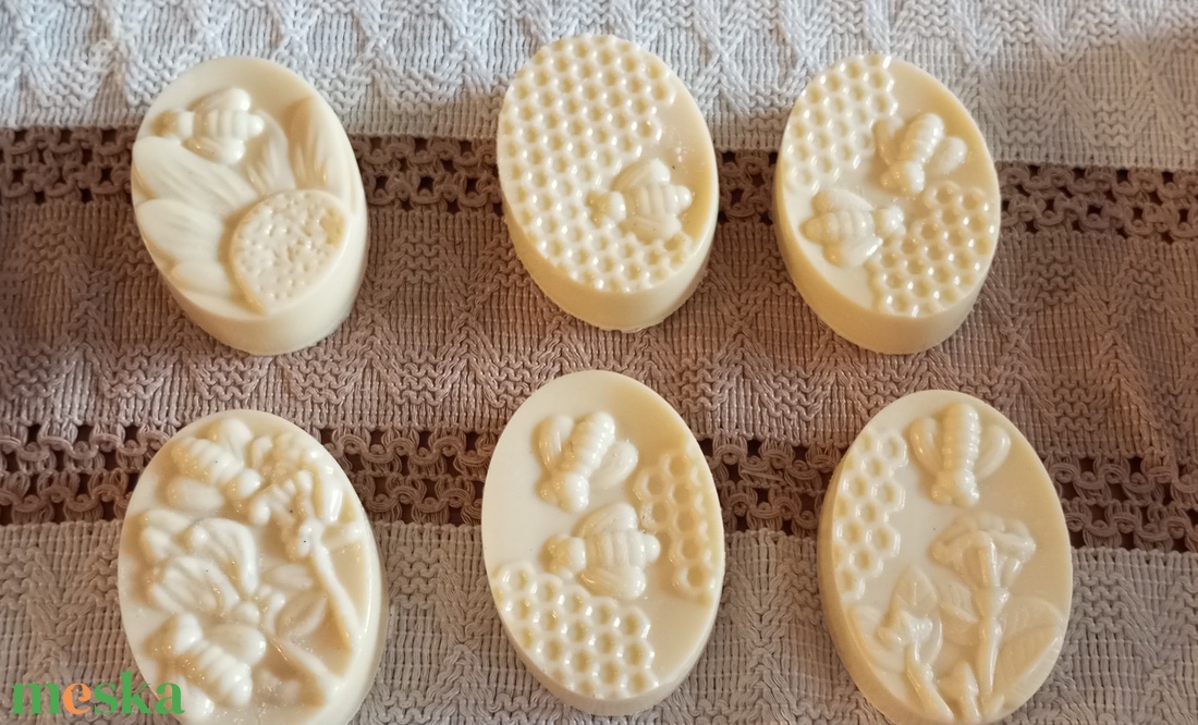 Méhecskés méhviaszos szappan  - szépségápolás - szappan & fürdés - kézműves szappan - Meska.hu Méhecskés méhviaszos szappan  - szépségápolás - szappan & fürdés - kézműves szappan - Meska.hu