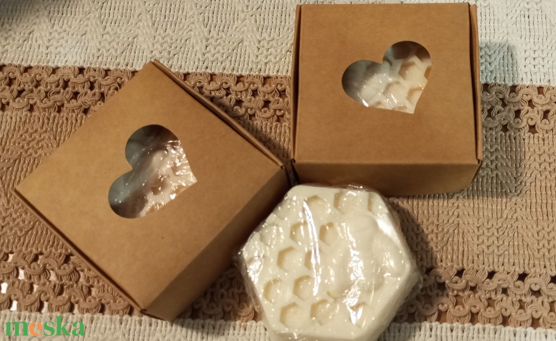 Díszcsomagolásban méhviaszos kézműves szappan  - szépségápolás - szappan & fürdés - kézműves szappan - Meska.hu