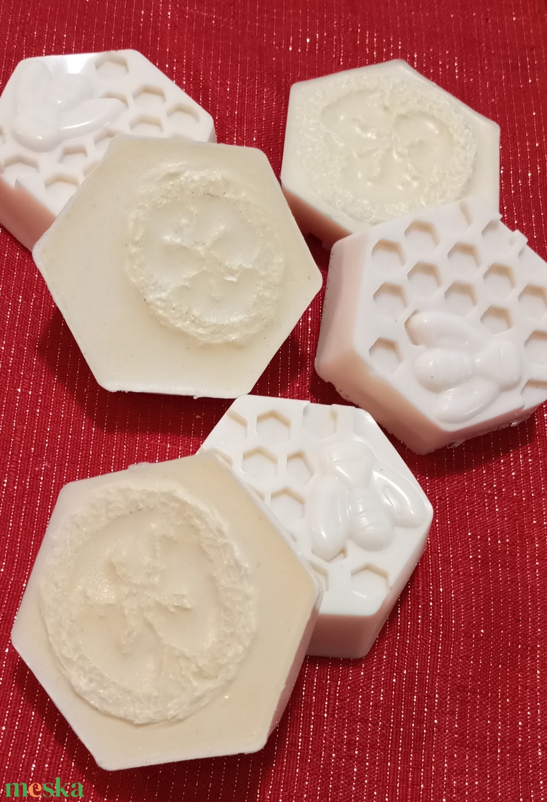 Luffa szivaccsal méhviaszos szappan  - szépségápolás - szappan & fürdés - kézműves szappan - Meska.hu