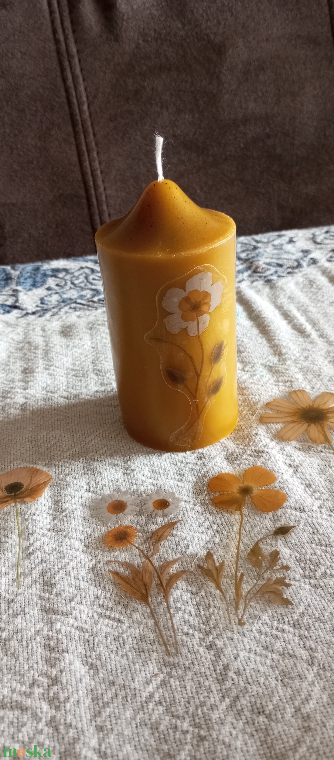 Virágos henger gyertya méhviaszból  - otthon & életmód - gyertya, illat, aroma - gyertya - Meska.hu