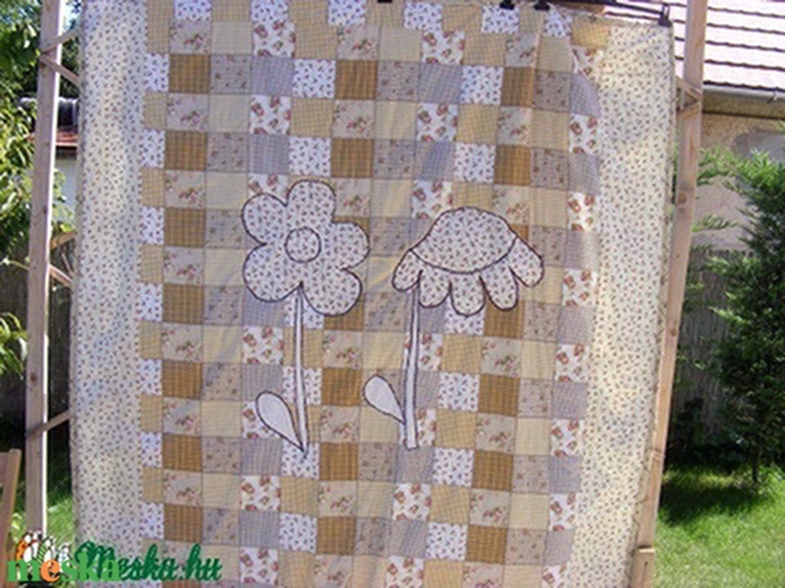 patchworkmintás takaró 2 szál virággal a közepén - otthon & életmód - lakástextil - ágytakaró - Meska.hu patchworkmintás takaró 2 szál virággal a közepén - otthon & életmód - lakástextil - ágytakaró - Meska.hu