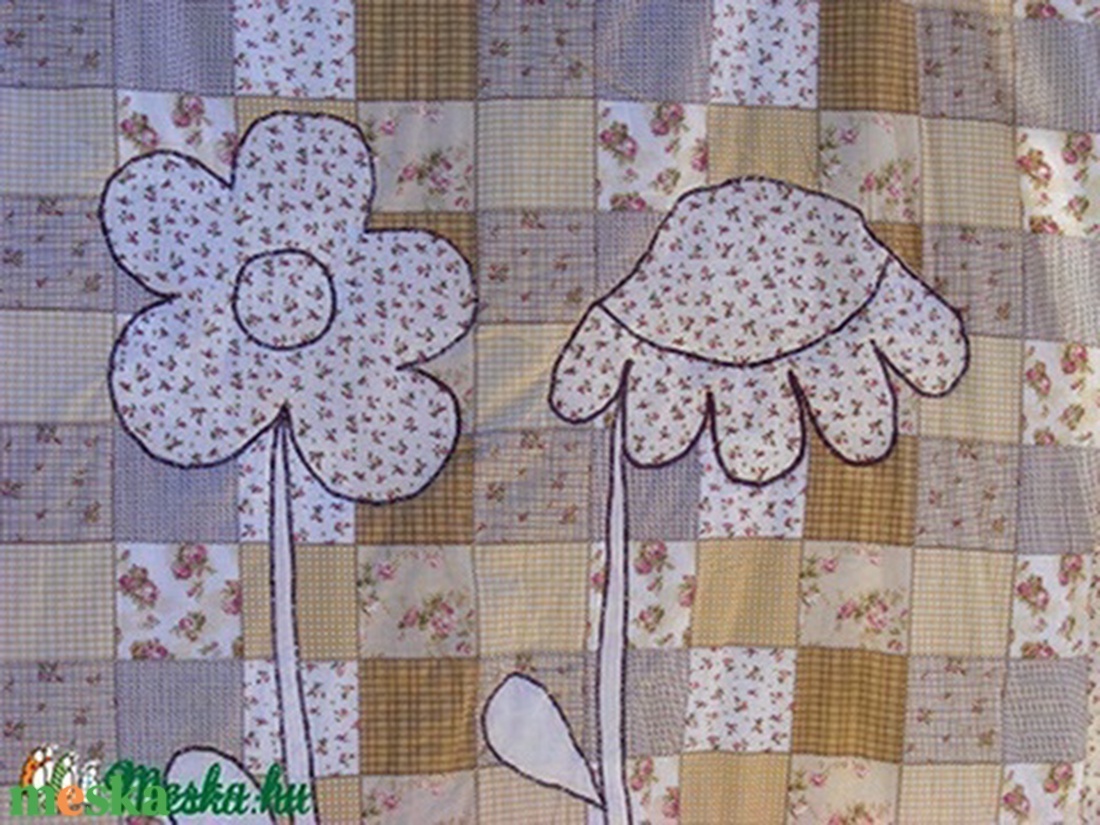 patchworkmintás takaró 2 szál virággal a közepén - otthon & életmód - lakástextil - ágytakaró - Meska.hu patchworkmintás takaró 2 szál virággal a közepén - otthon & életmód - lakástextil - ágytakaró - Meska.hu