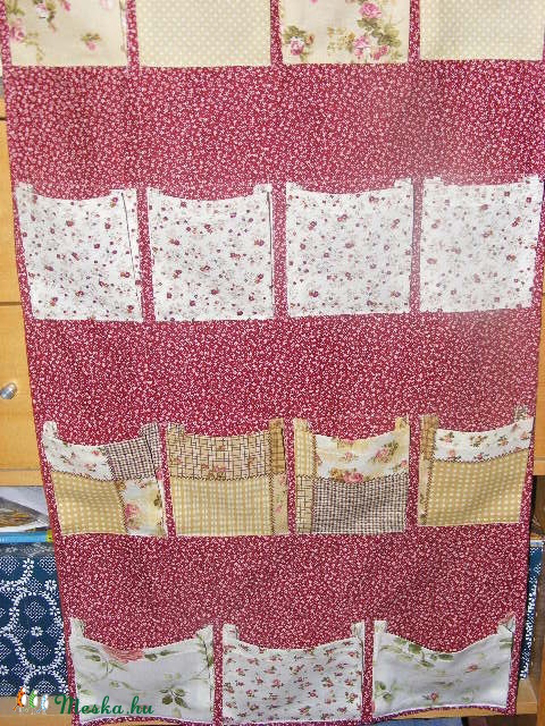 patchwork bordó kisvirágos zsebes tároló -  - Meska.hu
