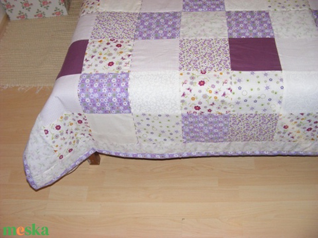 Patchwork takaró, lila-padlizsán, kisvirágos, nagy méretű - otthon & életmód - lakástextil - falvédő - Meska.hu
