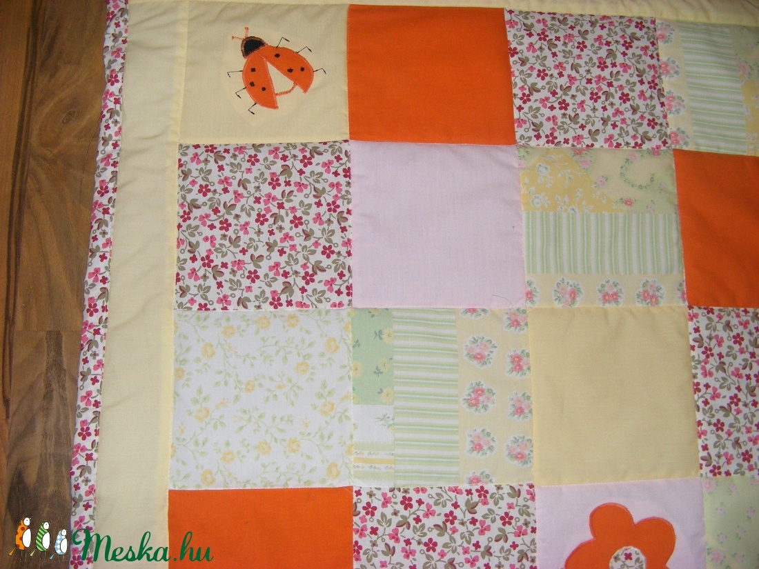 Patchwork takaró, falvédő virágokkal, pillangókkal névre szóló - otthon & lakás - lakástextil - falvédő - Meska.hu Patchwork takaró, falvédő virágokkal, pillangókkal névre szóló - otthon & lakás - lakástextil - falvédő - Meska.hu