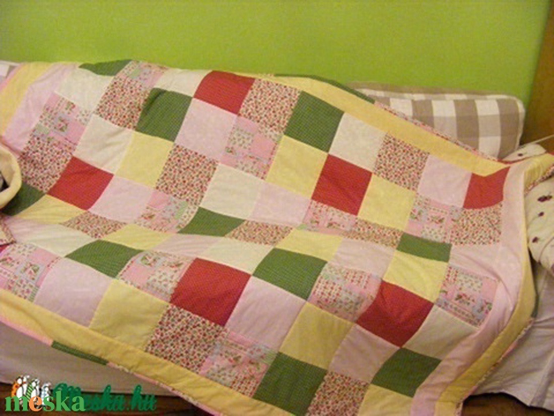Zöld-sárga-rózsaszín,patchwork takaró 16x16cm-es kockákból, falvédőnek is alk. - otthon & lakás - babaszoba, gyerekszoba - babatakaró, gyerek pléd - Meska.hu Zöld-sárga-rózsaszín,patchwork takaró 16x16cm-es kockákból, falvédőnek is alk. - otthon & lakás - babaszoba, gyerekszoba - babatakaró, gyerek pléd - Meska.hu