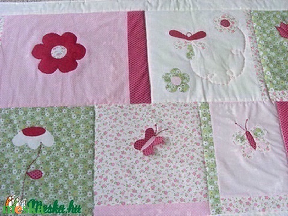 patchwork falvédő, pillangóval, virágokkal - otthon & életmód - babaszoba, gyerekszoba - falvédő gyerekszobába - Meska.hu