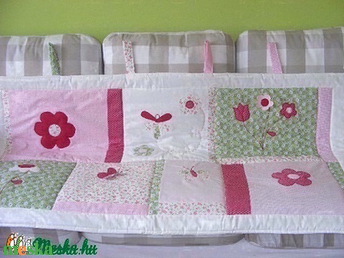 patchwork falvédő, pillangóval, virágokkal - otthon & életmód - babaszoba, gyerekszoba - falvédő gyerekszobába - Meska.hu