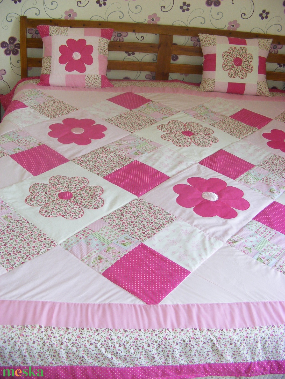 Pink patchwork takaró, nagy virágokkal - otthon & lakás - lakástextil - ágytakaró - Meska.hu Pink patchwork takaró, nagy virágokkal - otthon & lakás - lakástextil - ágytakaró - Meska.hu