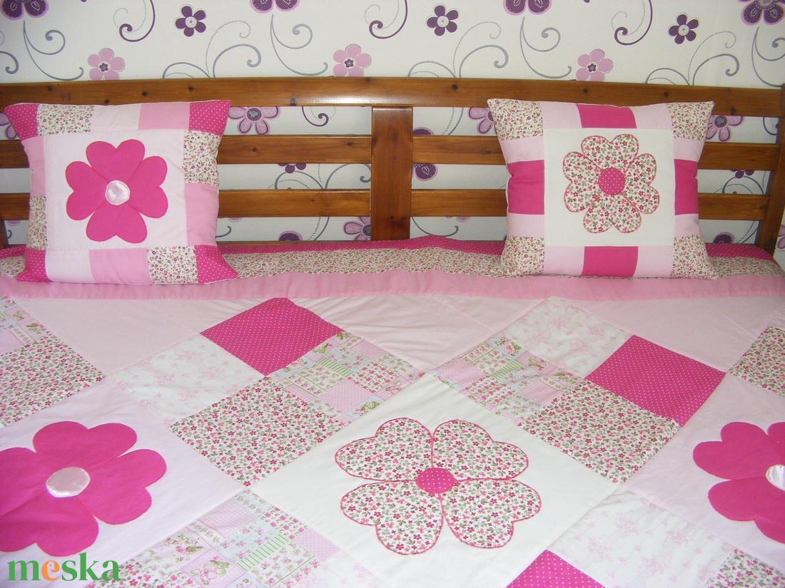 Pink patchwork takaró, nagy virágokkal - otthon & lakás - lakástextil - ágytakaró - Meska.hu Pink patchwork takaró, nagy virágokkal - otthon & lakás - lakástextil - ágytakaró - Meska.hu