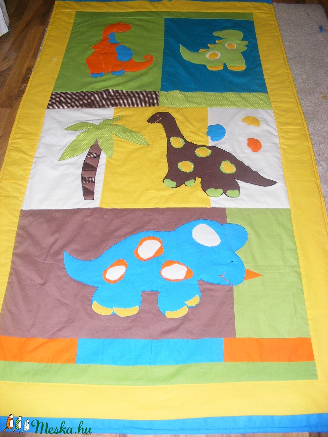 Dinós patchwork falvédő, takaró - otthon & életmód - babaszoba, gyerekszoba - falvédő gyerekszobába - Meska.hu