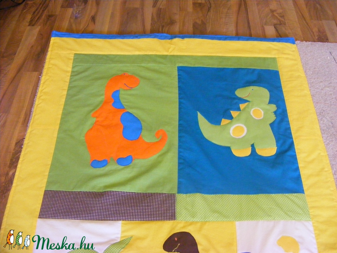 Dinós patchwork falvédő, takaró - otthon & életmód - babaszoba, gyerekszoba - falvédő gyerekszobába - Meska.hu