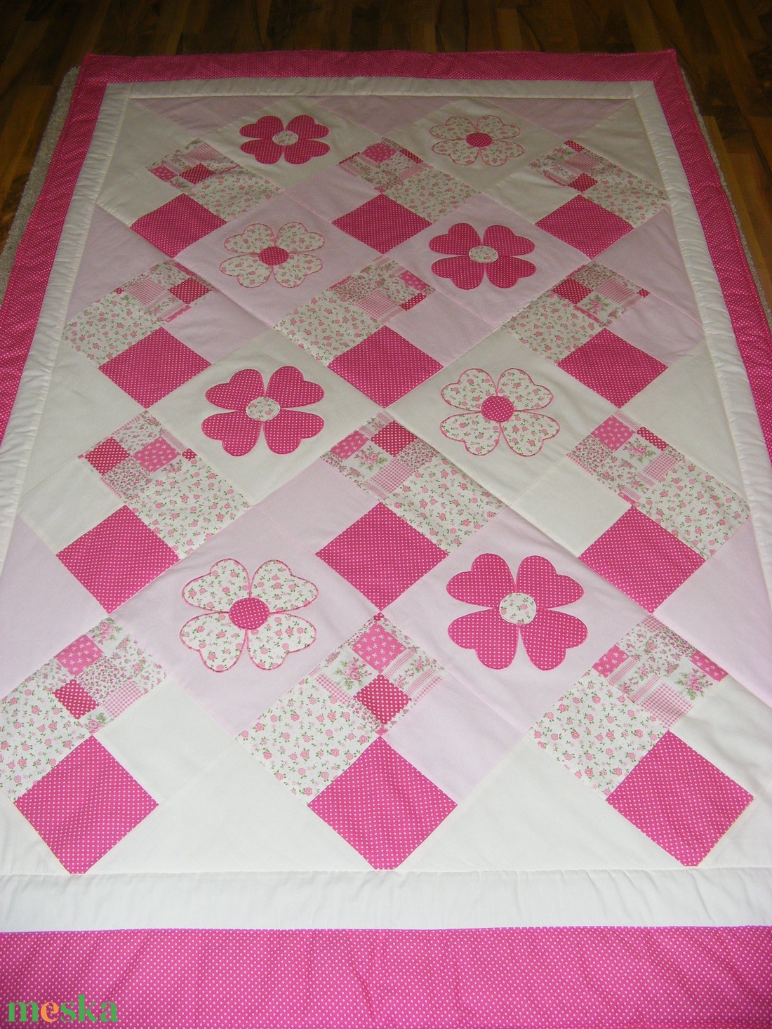 Pink patchwork takaró, nagy virágokkal - otthon & lakás - lakástextil - ágytakaró - Meska.hu Pink patchwork takaró, nagy virágokkal - otthon & lakás - lakástextil - ágytakaró - Meska.hu