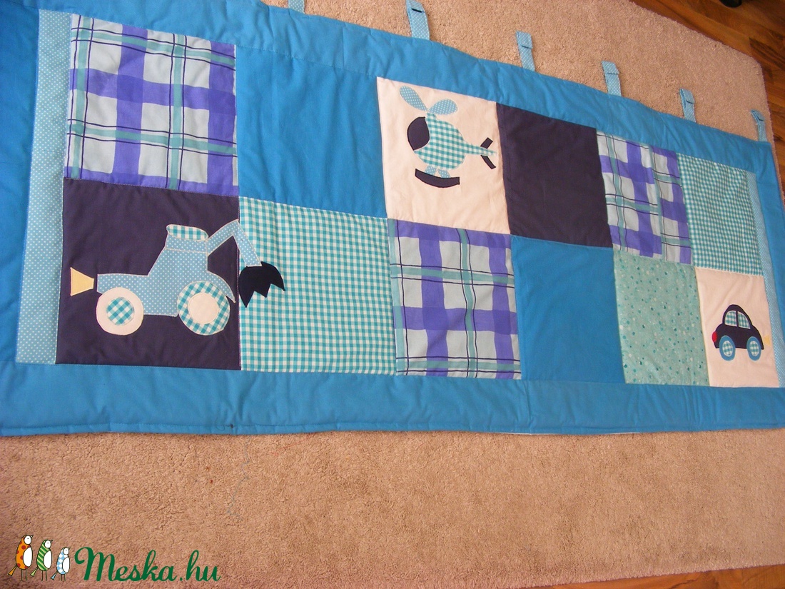 patchwork falvédő járművekkel kék - otthon & életmód - babaszoba, gyerekszoba - falvédő gyerekszobába - Meska.hu