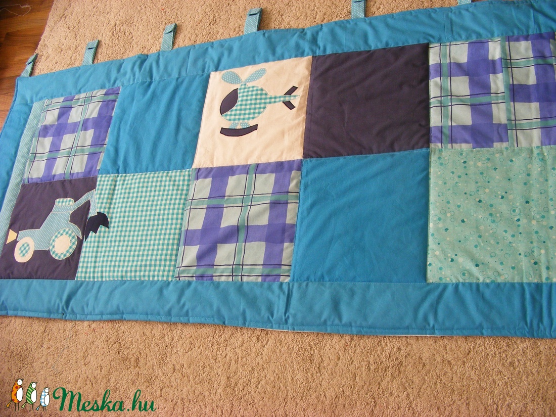 patchwork falvédő járművekkel kék - otthon & életmód - babaszoba, gyerekszoba - falvédő gyerekszobába - Meska.hu