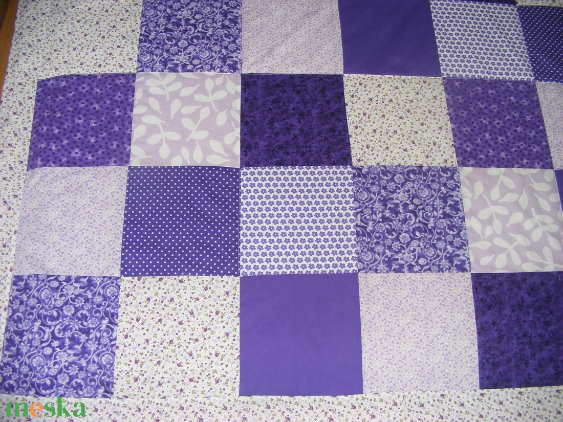 Patchwork falvédő, lila-padlizsán, kisvirágos, - otthon & életmód - lakástextil - falvédő - Meska.hu