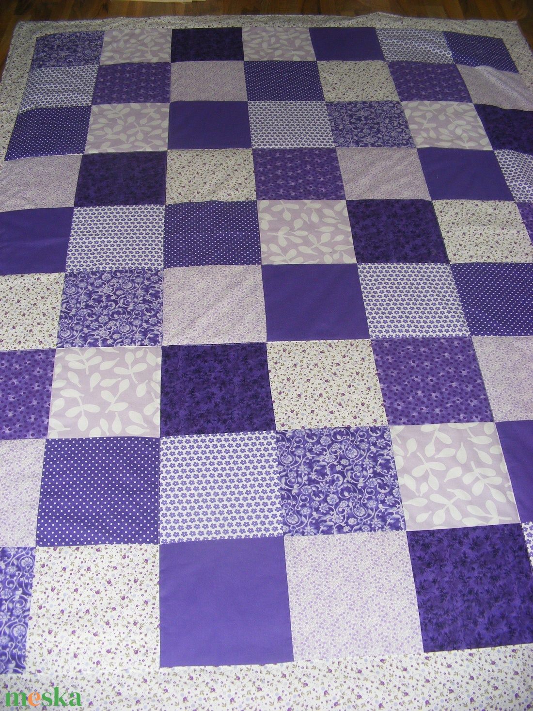 Patchwork falvédő, lila-padlizsán, kisvirágos, - otthon & életmód - lakástextil - falvédő - Meska.hu