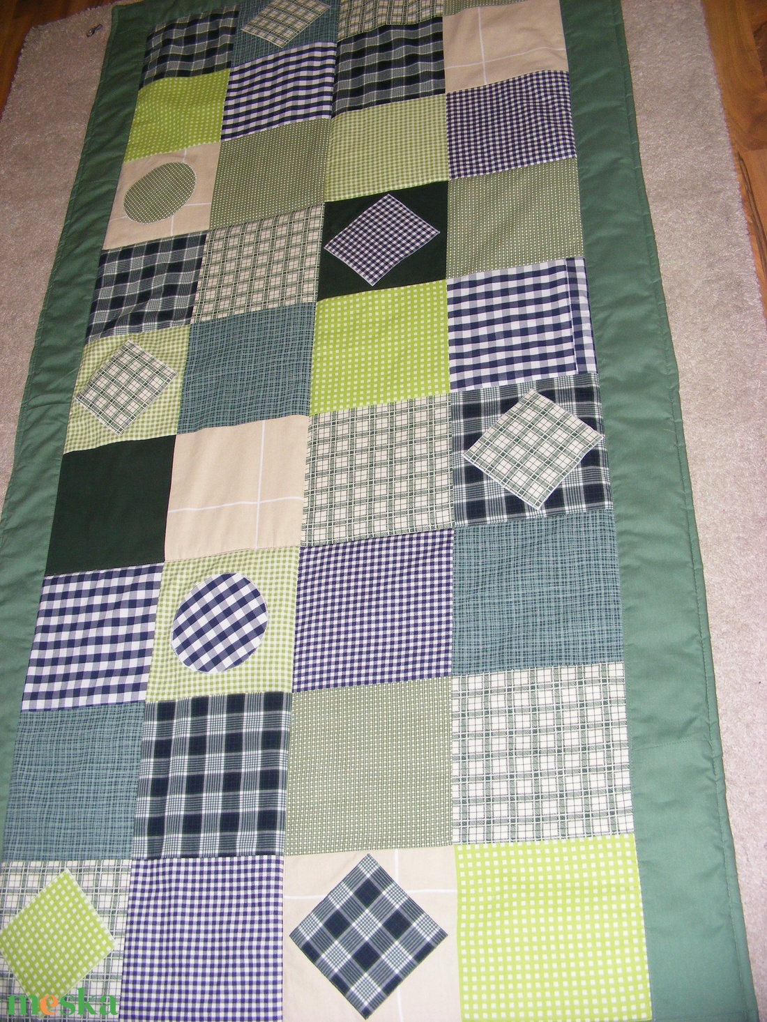 Zöld kockás patchwork takaró 18x18cm-es kockákból, falvédőnek is alk. - otthon & életmód - lakástextil - ágytakaró - Meska.hu