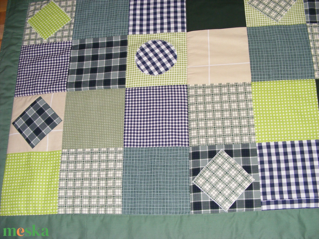 Zöld kockás patchwork takaró 18x18cm-es kockákból, falvédőnek is alk. - otthon & életmód - lakástextil - ágytakaró - Meska.hu