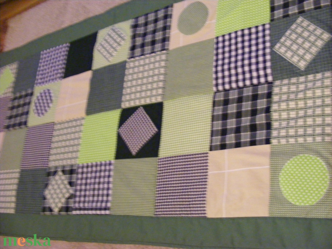 Zöld kockás patchwork takaró 18x18cm-es kockákból, falvédőnek is alk. - otthon & életmód - lakástextil - ágytakaró - Meska.hu