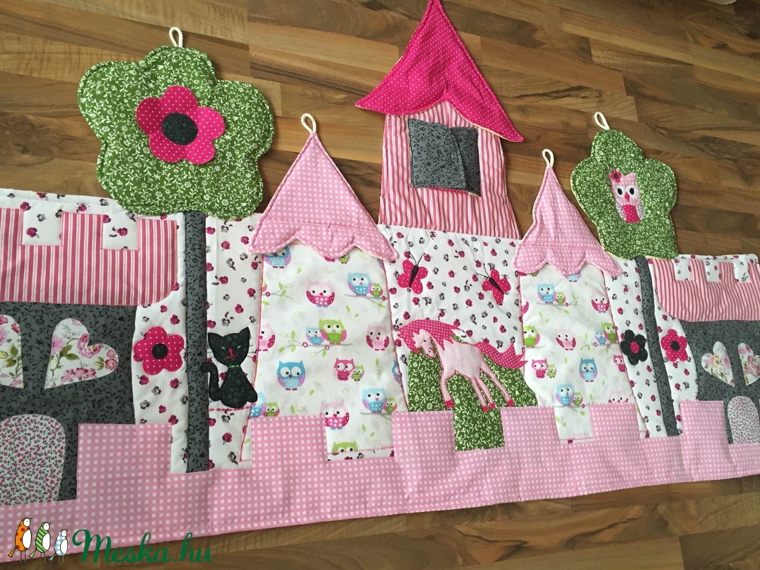 Palotás patchwork falvédő - otthon & lakás - babaszoba, gyerekszoba - falvédő gyerekszobába - Meska.hu Palotás patchwork falvédő - otthon & lakás - babaszoba, gyerekszoba - falvédő gyerekszobába - Meska.hu