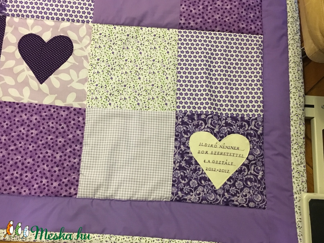patchwork takaró lila szívecskékkel és felirattal, hengerpárna - otthon & lakás - lakástextil - ágytakaró - Meska.hu