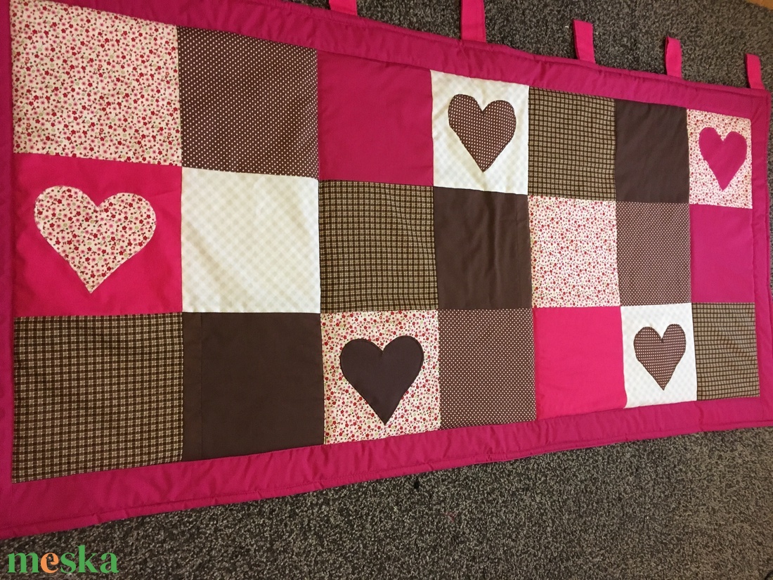 Patchwork falvédő, takaró pink-sötétbarna, szívecske diszítéssel - otthon & életmód - babaszoba, gyerekszoba - falvédő gyerekszobába - Meska.hu Patchwork falvédő, takaró pink-sötétbarna, szívecske diszítéssel - otthon & életmód - babaszoba, gyerekszoba - falvédő gyerekszobába - Meska.hu