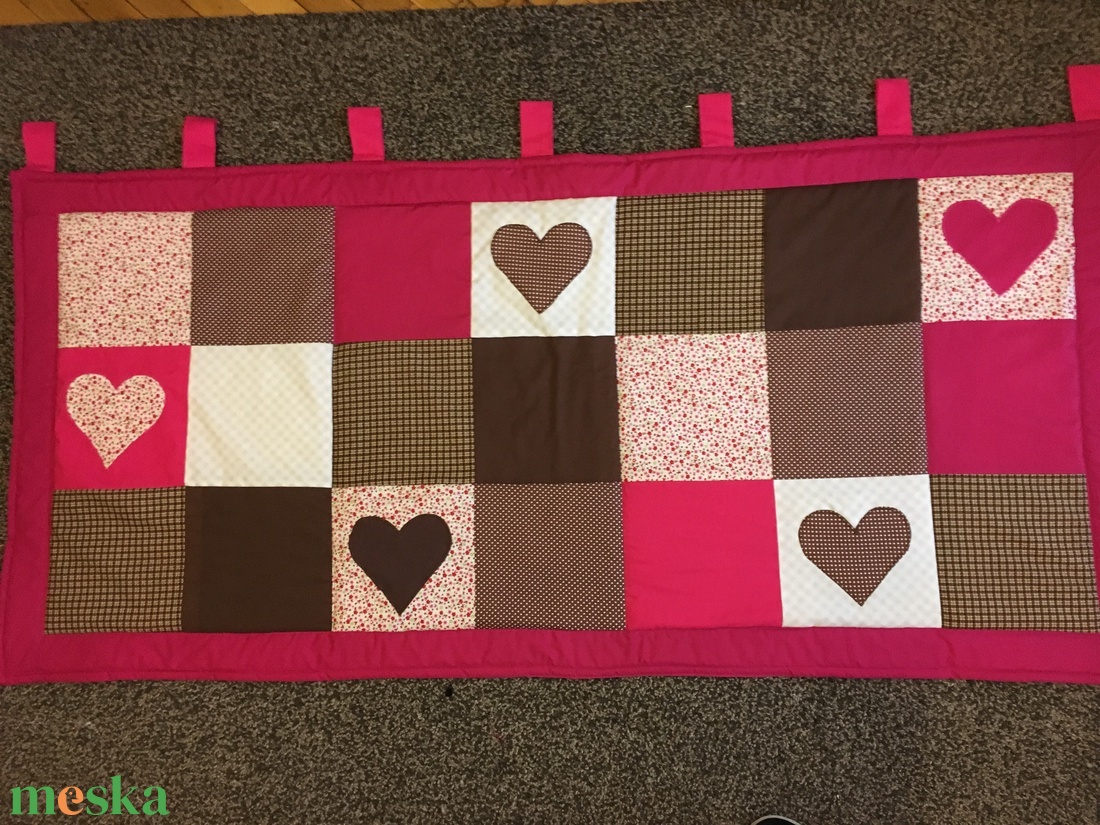 Patchwork falvédő, takaró pink-sötétbarna, szívecske diszítéssel - otthon & életmód - babaszoba, gyerekszoba - falvédő gyerekszobába - Meska.hu Patchwork falvédő, takaró pink-sötétbarna, szívecske diszítéssel - otthon & életmód - babaszoba, gyerekszoba - falvédő gyerekszobába - Meska.hu